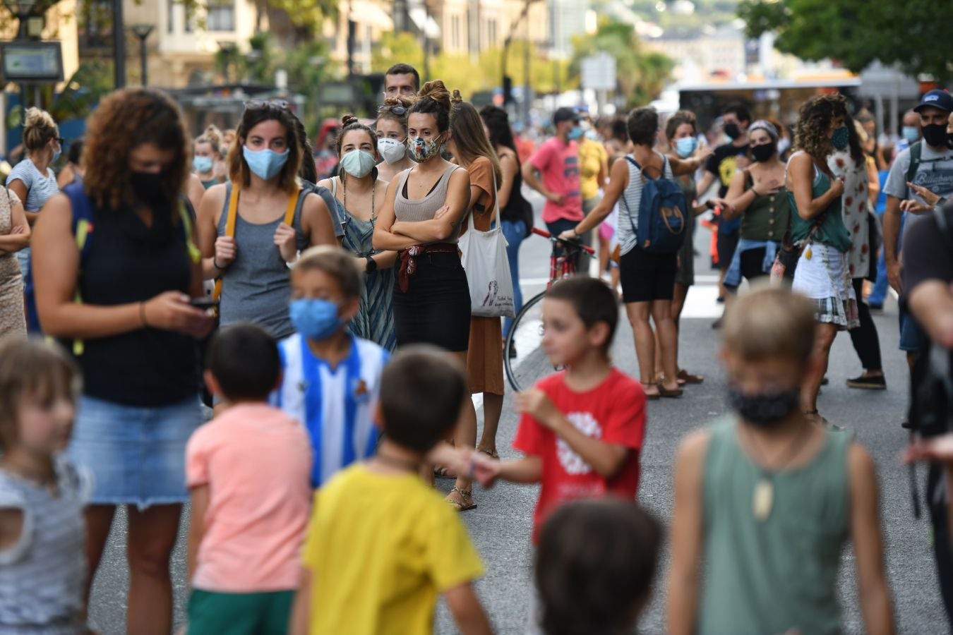 Los sindicatos de la enseñanza se han manifestado este martes en las calles de San Sebstián y han reclamado un retorno a las aulas «seguro» y acordado para hacer frente al Covid-19