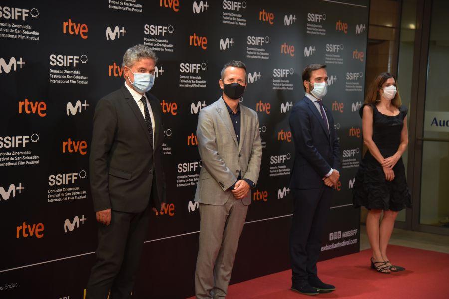 Los looks más destacados de la alfombra roja en la jornada inaugural del Festival de Cine de San Sebastián 2020
