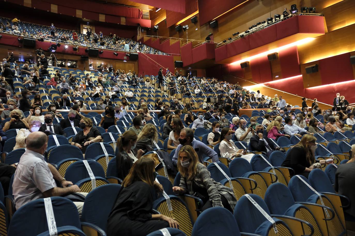 La música y la danza estuvieron muy presentes en la inauguración oficial de la 68 edición del Festival de Cine de San Sebastián