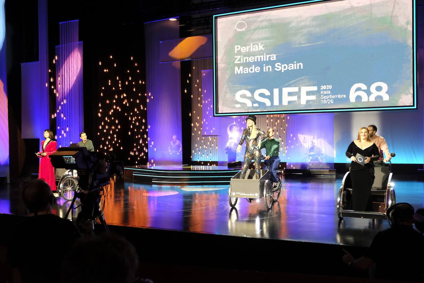 La música y la danza estuvieron muy presentes en la inauguración oficial de la 68 edición del Festival de Cine de San Sebastián