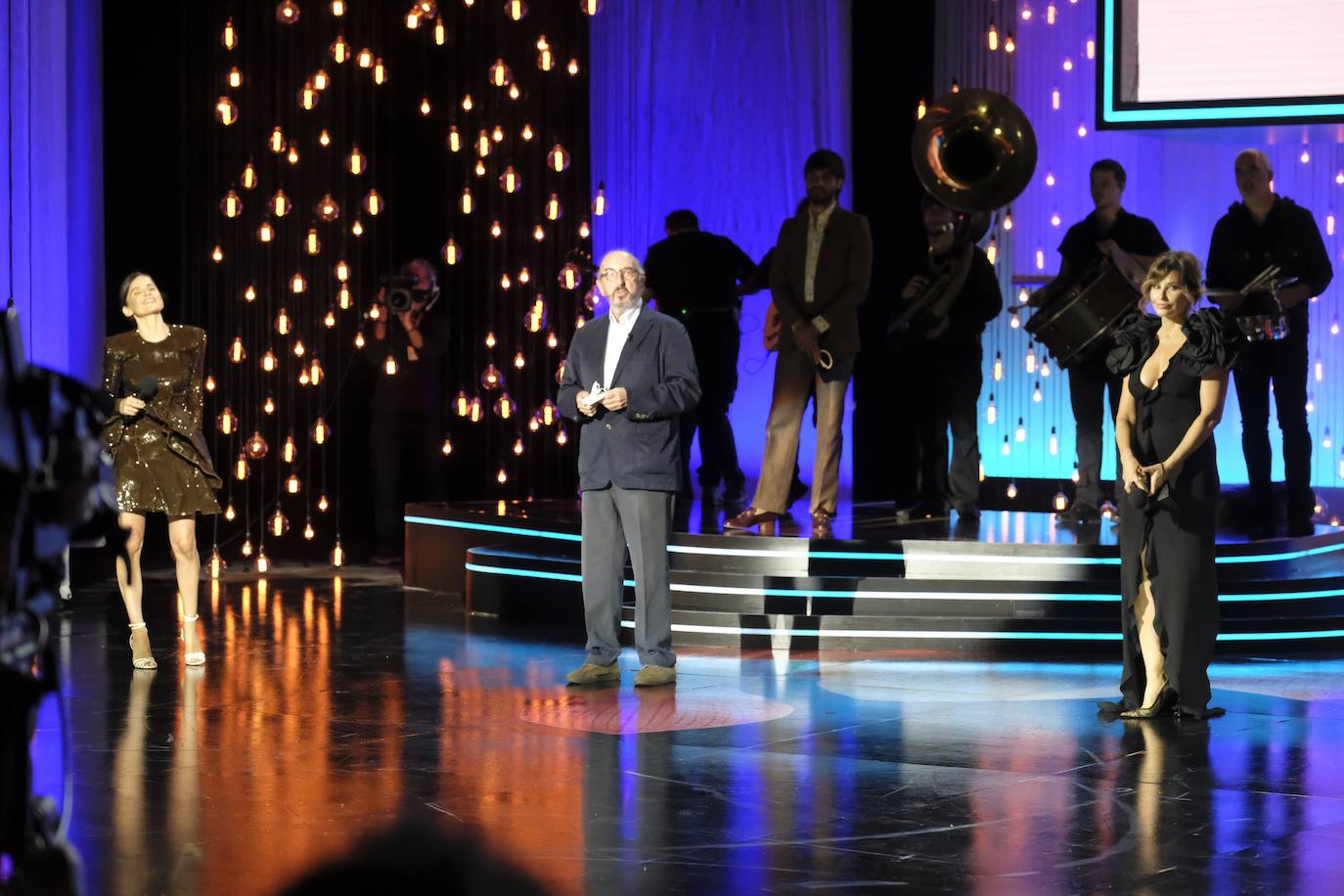 La música y la danza estuvieron muy presentes en la inauguración oficial de la 68 edición del Festival de Cine de San Sebastián