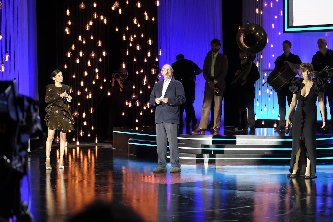 La música y la danza estuvieron muy presentes en la inauguración oficial de la 68 edición del Festival de Cine de San Sebastián