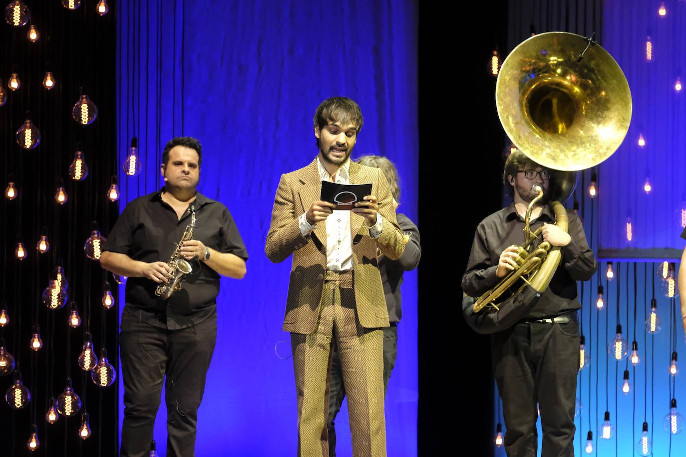 La música y la danza estuvieron muy presentes en la inauguración oficial de la 68 edición del Festival de Cine de San Sebastián