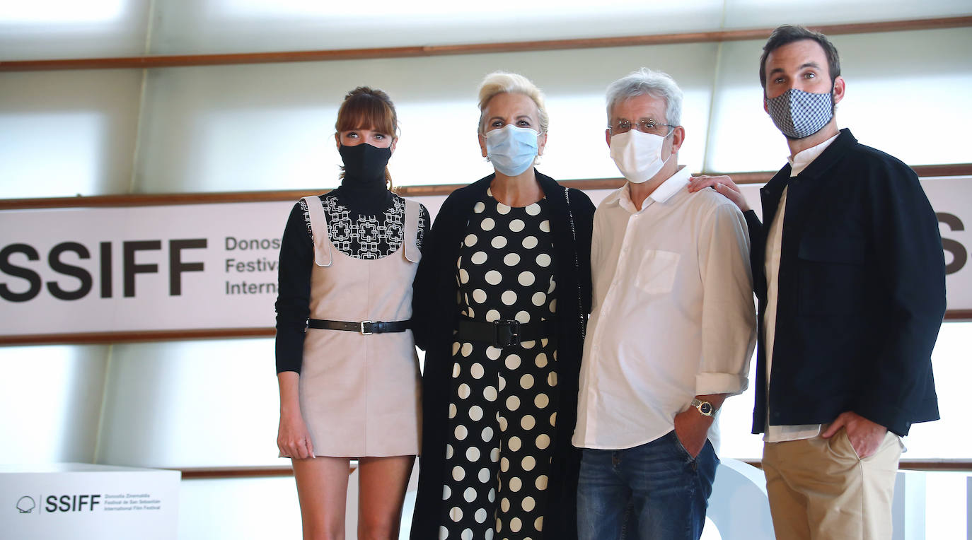 El equipo de 'Patria' ha presentado la serie de HBO en el Zinemaldia