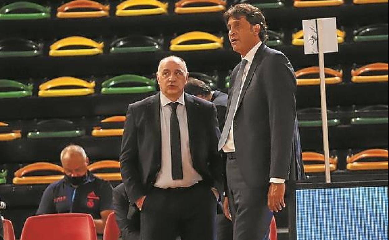 Nicola conversa con Laso, en los minutos previos al choque de ayer. 