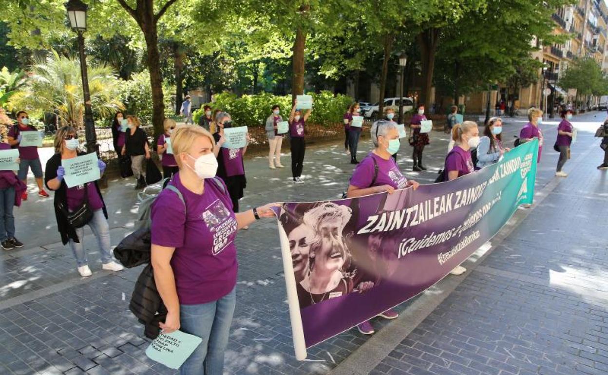 ELA y LAB retoman por separado las protestas en las residencias de Gipuzkoa