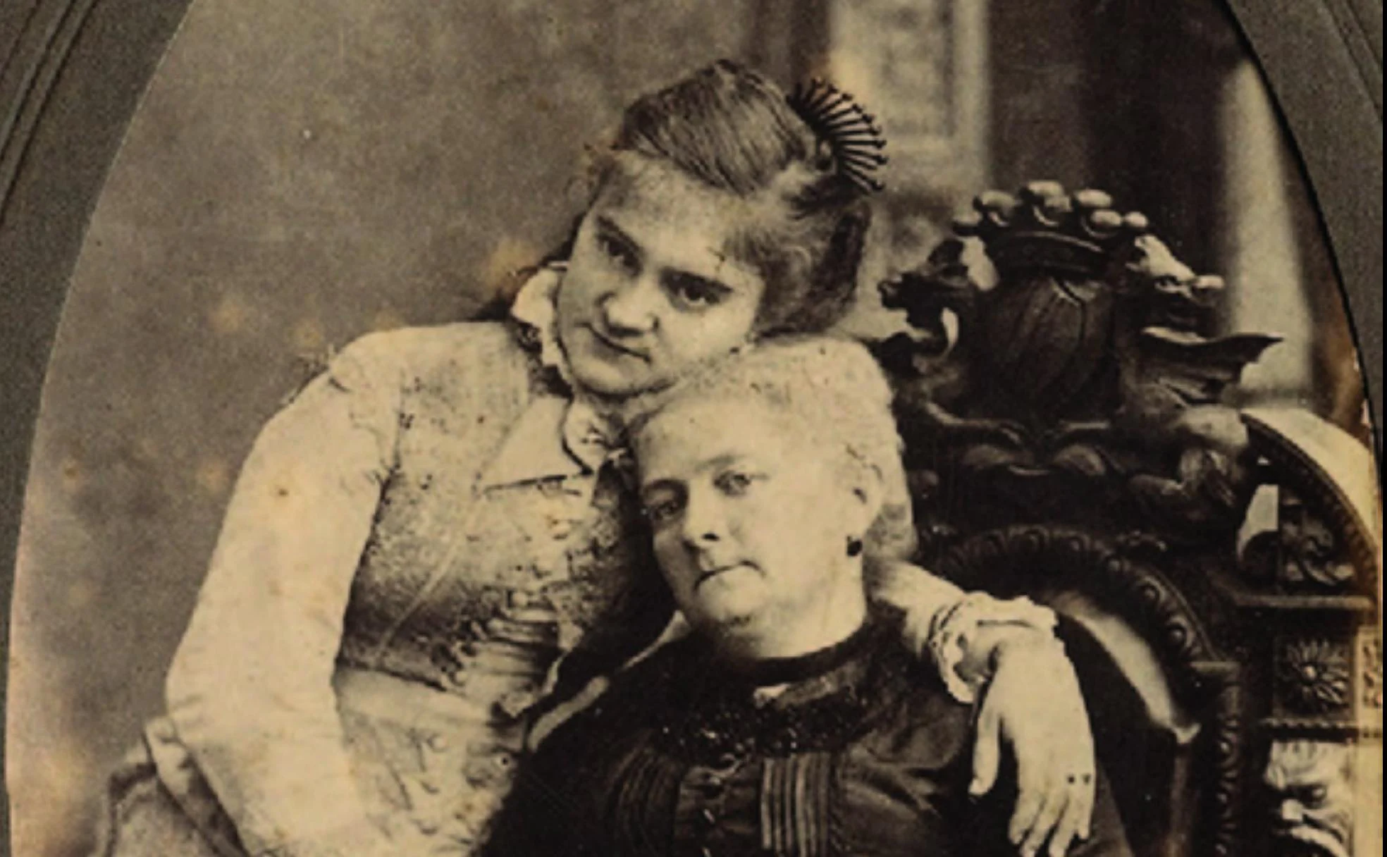 Clotilde Cerdà con su madre, la pintora Clotilde Bosch. 