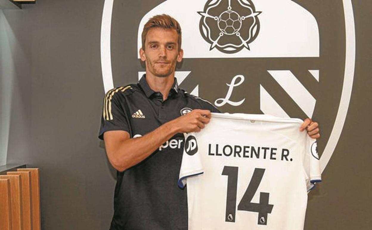 Diego Llorente en su presentación con el Leeds United. 