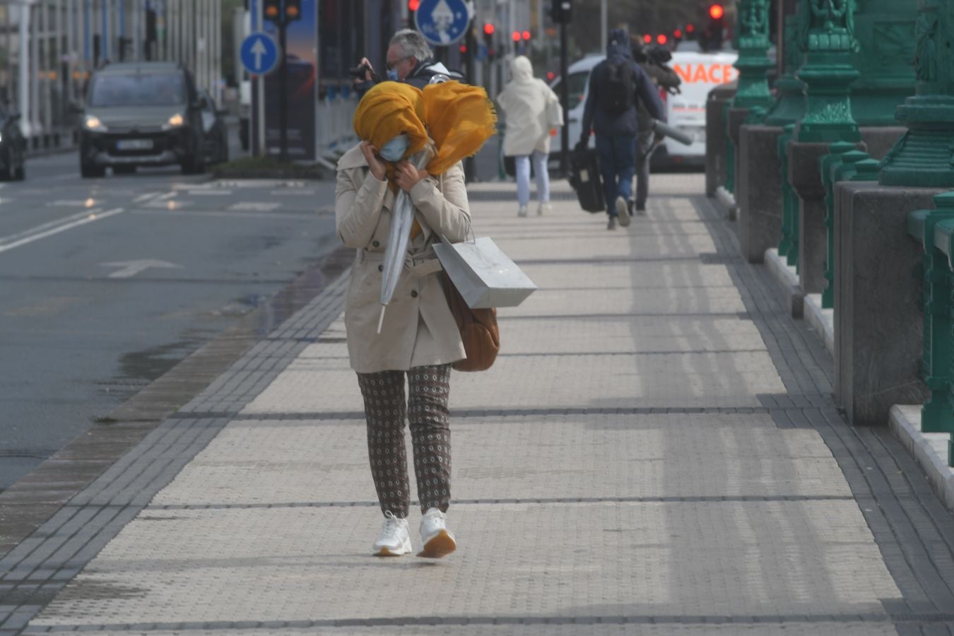 El fuerte oleaje ha azotado con fuerza la costa guipuzcoana en una jornada desapacible en la que 'Odette' no ha provocado incidencias destacables. 