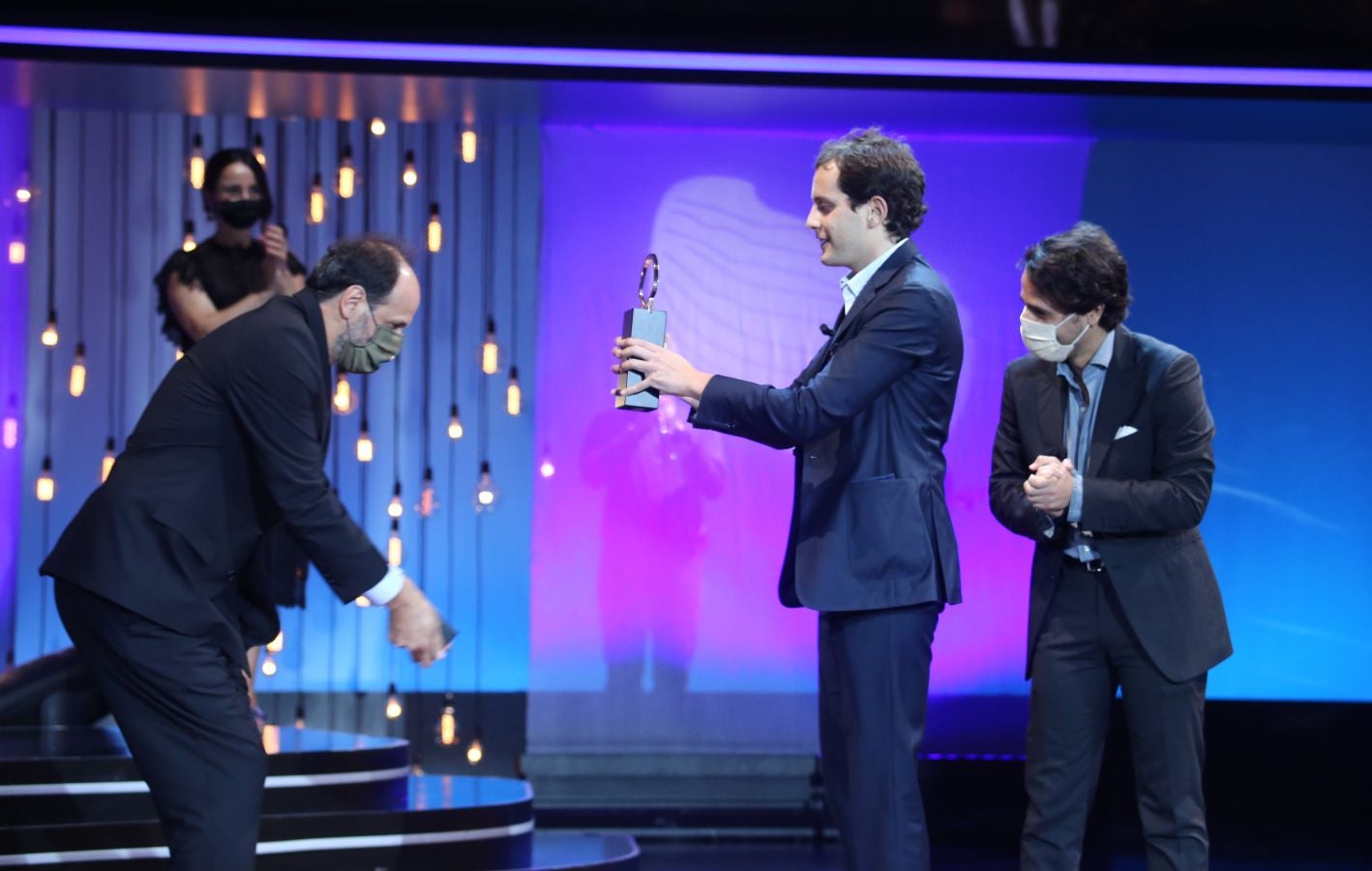 La 68 edición del Zinemaldia ha echado el cierra este sábado con la entrega del palmarés donde ha arrasado la película georgiana 'Beginning'. Muchos de los galardonados no ha podido recoger sus premios debido a la pandemia