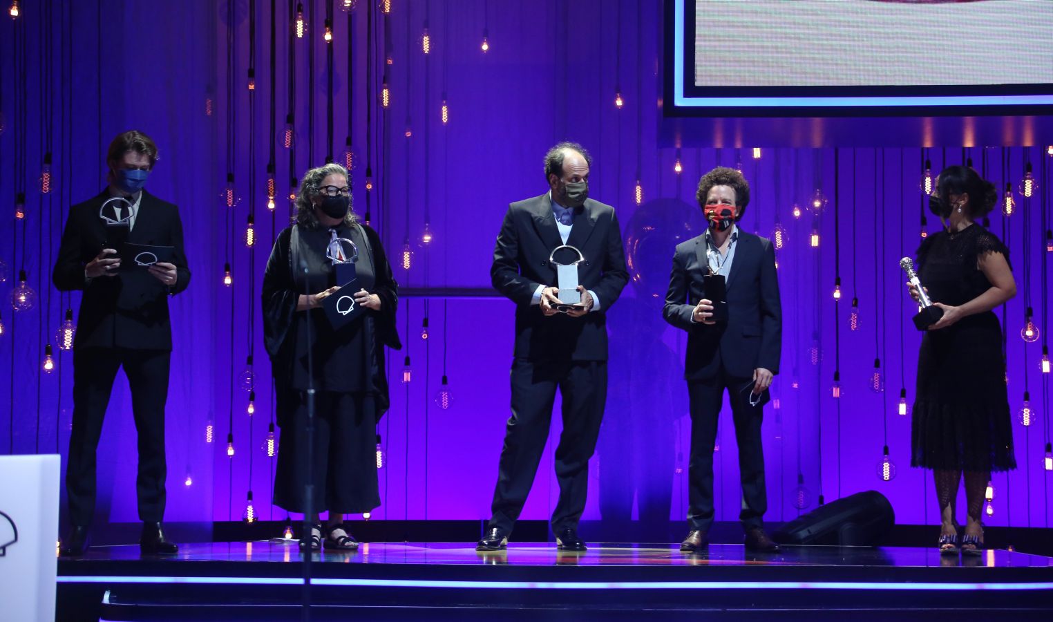 La 68 edición del Zinemaldia ha echado el cierra este sábado con la entrega del palmarés donde ha arrasado la película georgiana 'Beginning'. Muchos de los galardonados no ha podido recoger sus premios debido a la pandemia