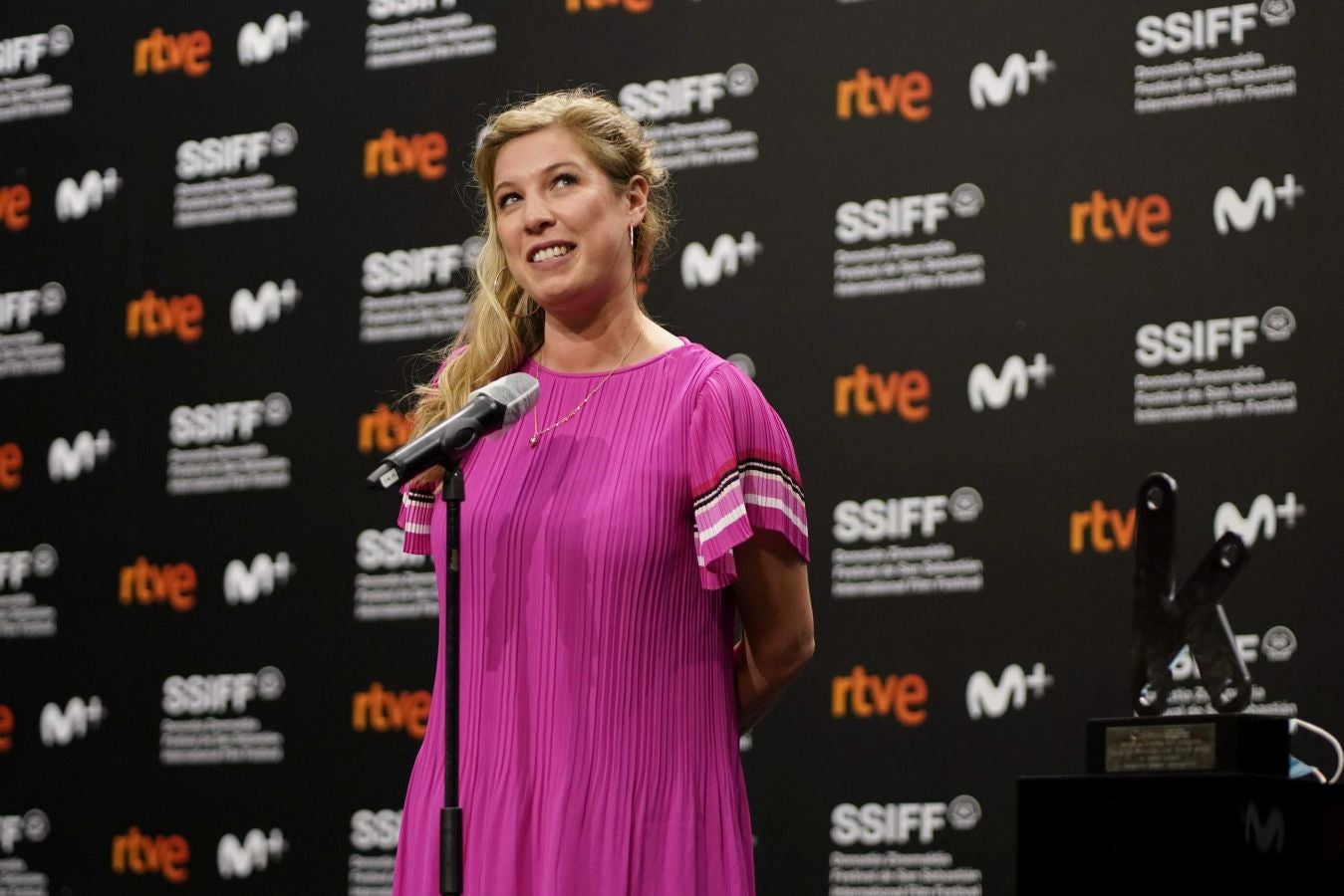 La 68 edición del Zinemaldia ha echado el cierra este sábado con la entrega del palmarés donde ha arrasado la película georgiana 'Beginning'. Muchos de los galardonados no ha podido recoger sus premios debido a la pandemia