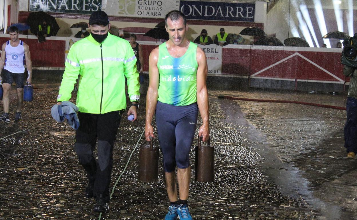 Zaldua anoche en Azpeitia, en una jornada de tiempo infernal.