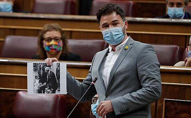 El portavoz de ERC, Gabriel Rufián, durante su intervención en la sesión de control. 