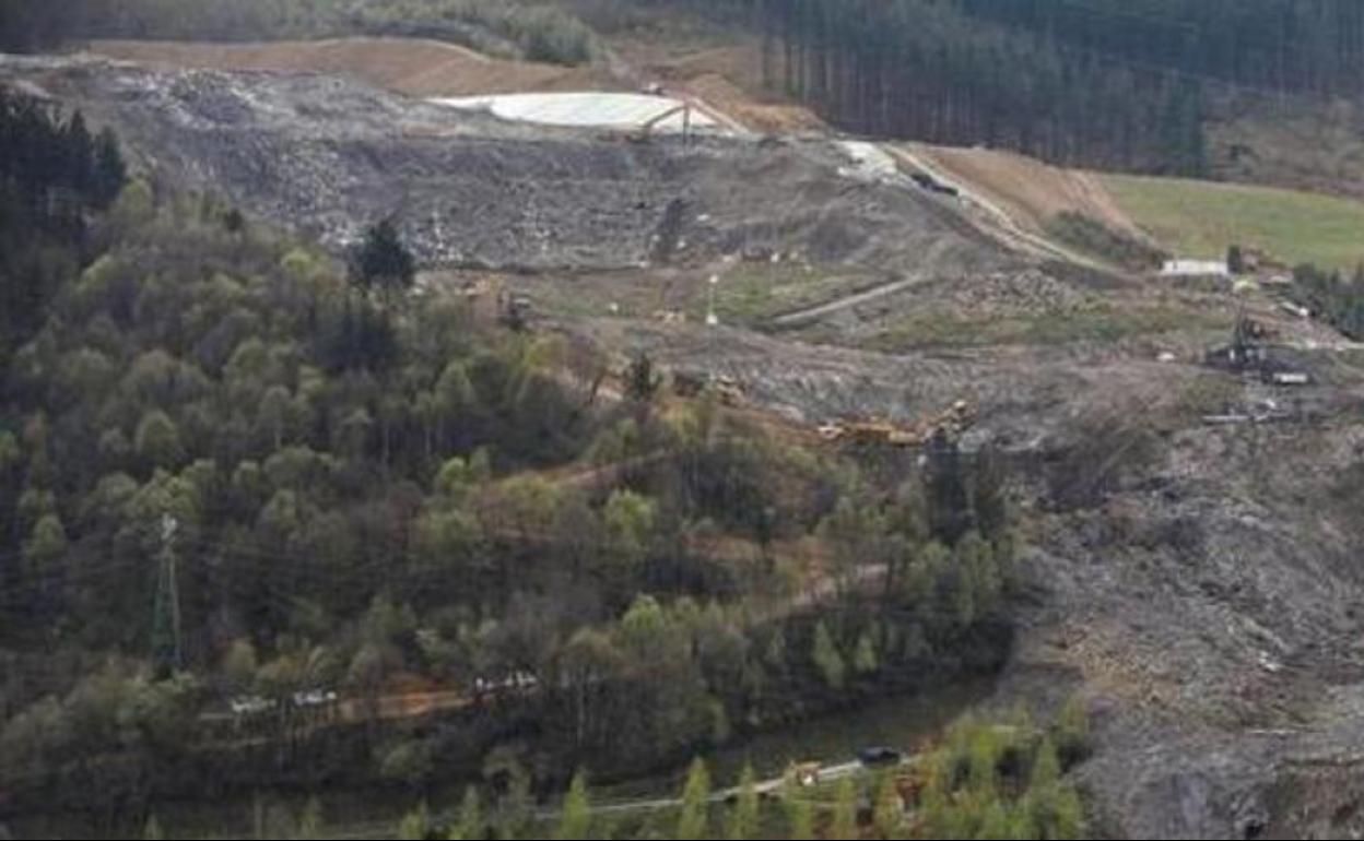 EH Bildu pide crear una comisión para aclarar la gestión en el vertedero de Zaldibar