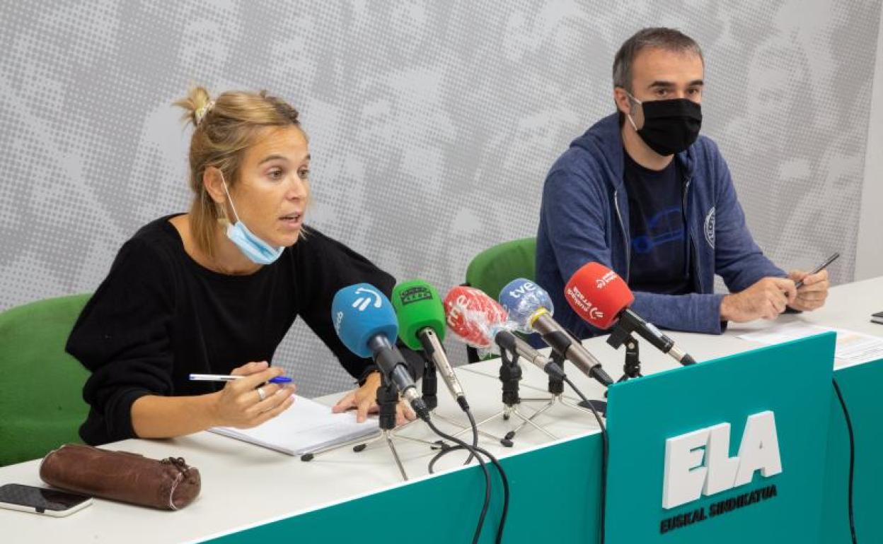 Uribarri Idígoras y Unai Martínez, durante la rueda de prensa ofrecida ayer en Donostia. 