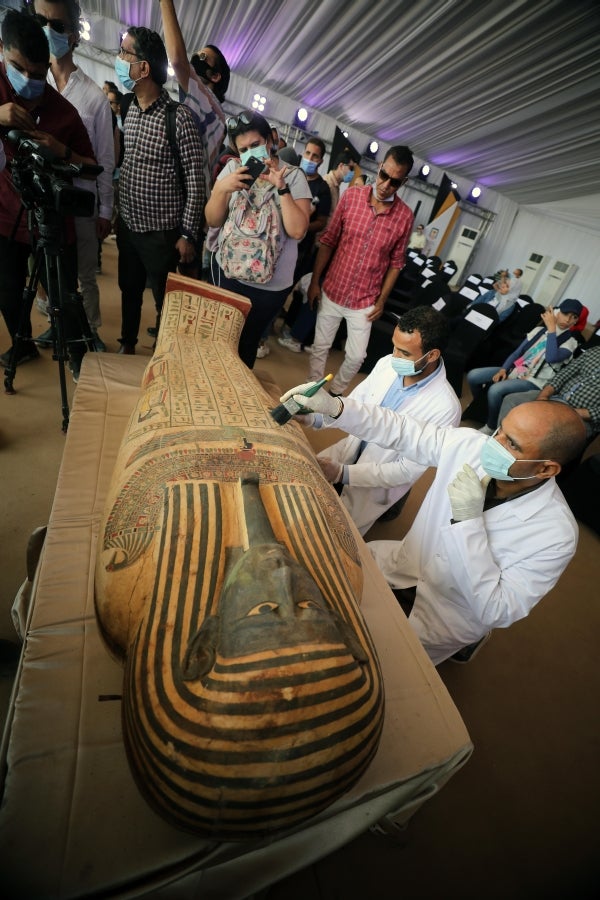 Fotos: Egipto saca a la luz 59 sarcófagos de hace 2.600 años con sus momias intactas