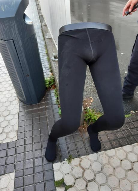 Imagen - La parte del maniquí hallada bajo el coche en Morlans.