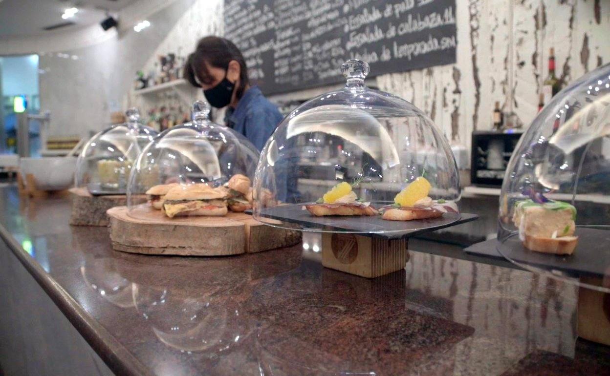 La barra de pintxos del Zazpi.