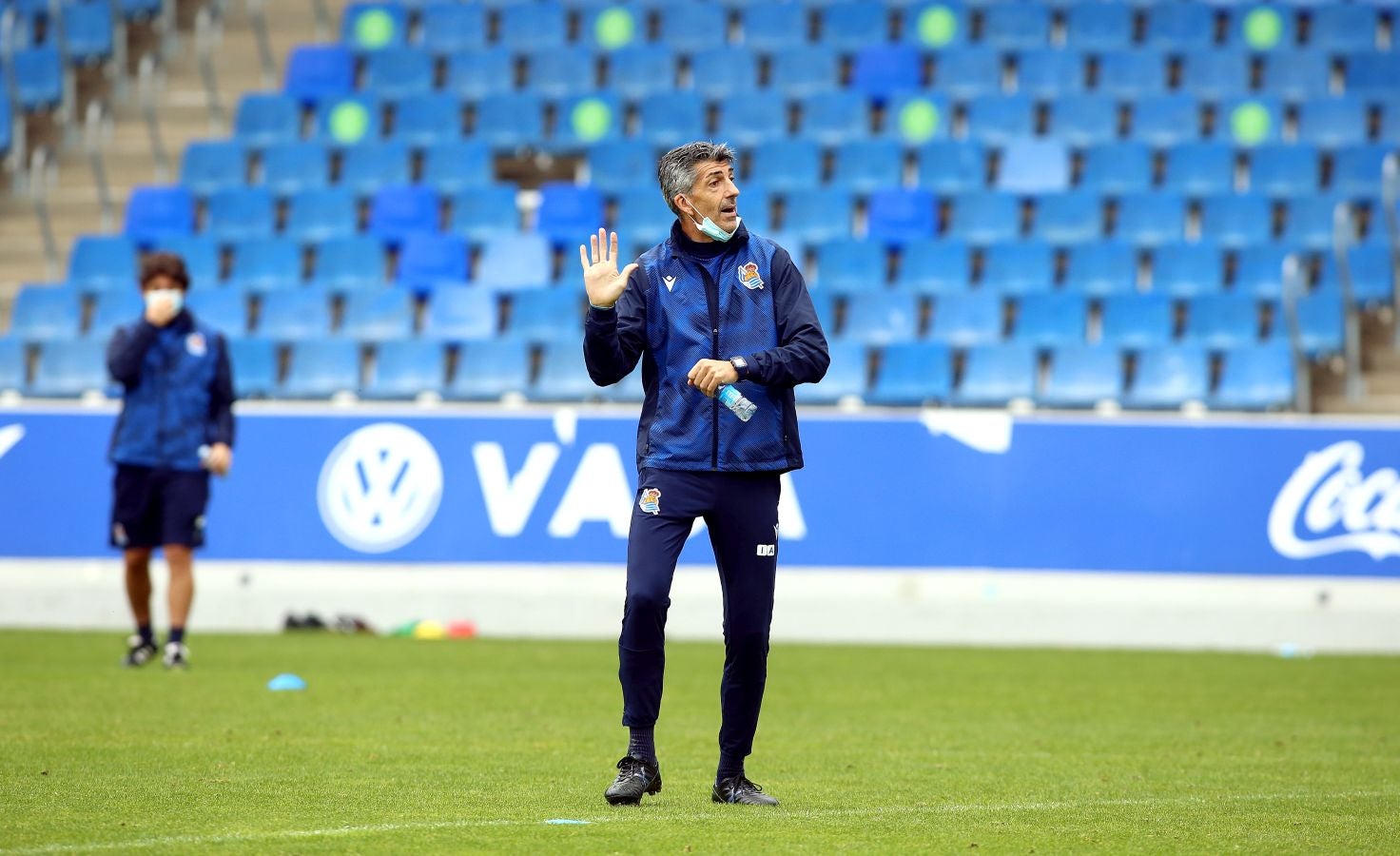 Guridi ha sido la cara y Merquelanz la cruz en la vuelta a los entrenamientos de la Real en Zubieta. El azpeitiarra se ha entrenado como uno más junto con el resto de sus compañeros, mientras que el irundarra ha sido baja por una nueva lesión. En la sesión también se han ausentado los internacionales Merino, Oyarzabal, Barrenetxea, Zubimendi e Isak.