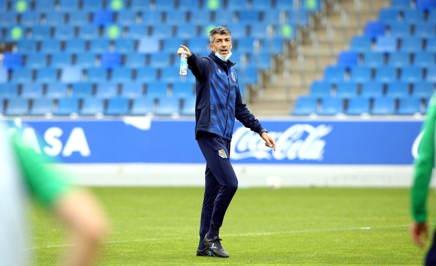 Guridi ha sido la cara y Merquelanz la cruz en la vuelta a los entrenamientos de la Real en Zubieta. El azpeitiarra se ha entrenado como uno más junto con el resto de sus compañeros, mientras que el irundarra ha sido baja por una nueva lesión. En la sesión también se han ausentado los internacionales Merino, Oyarzabal, Barrenetxea, Zubimendi e Isak.