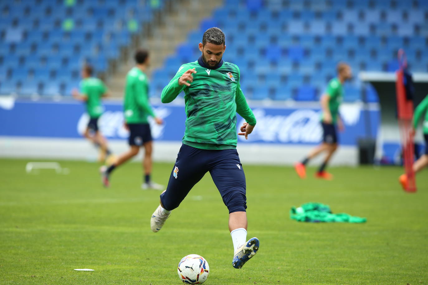 Guridi ha sido la cara y Merquelanz la cruz en la vuelta a los entrenamientos de la Real en Zubieta. El azpeitiarra se ha entrenado como uno más junto con el resto de sus compañeros, mientras que el irundarra ha sido baja por una nueva lesión. En la sesión también se han ausentado los internacionales Merino, Oyarzabal e Isak.