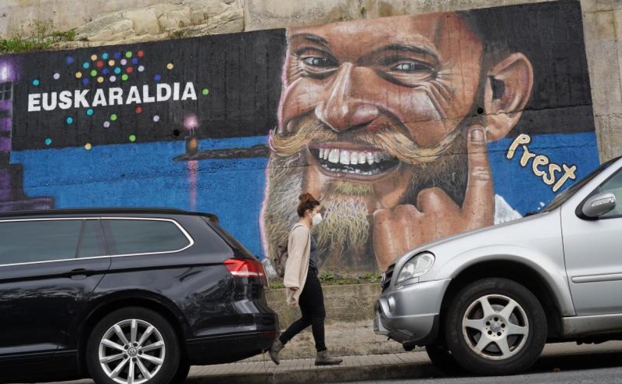 La herramienta digital 'Euskara eskuz esku' ofrece las normas del euskera batua en Internet