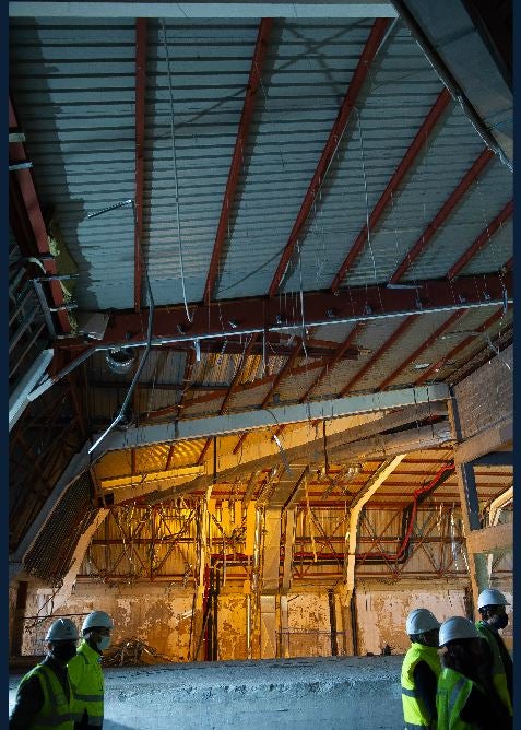 La segunda fase de las obras de remodelación del complejo del Mercado de la Bretxa de San Sebastián han arrancado este jueves. Los trabajos se centrarán en el histórico edificio Pescadería y durarán unos dos años.