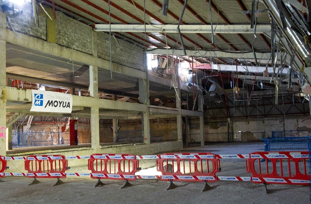 La segunda fase de las obras de remodelación del complejo del Mercado de la Bretxa de San Sebastián han arrancado este jueves. Los trabajos se centrarán en el histórico edificio Pescadería y durarán unos dos años.