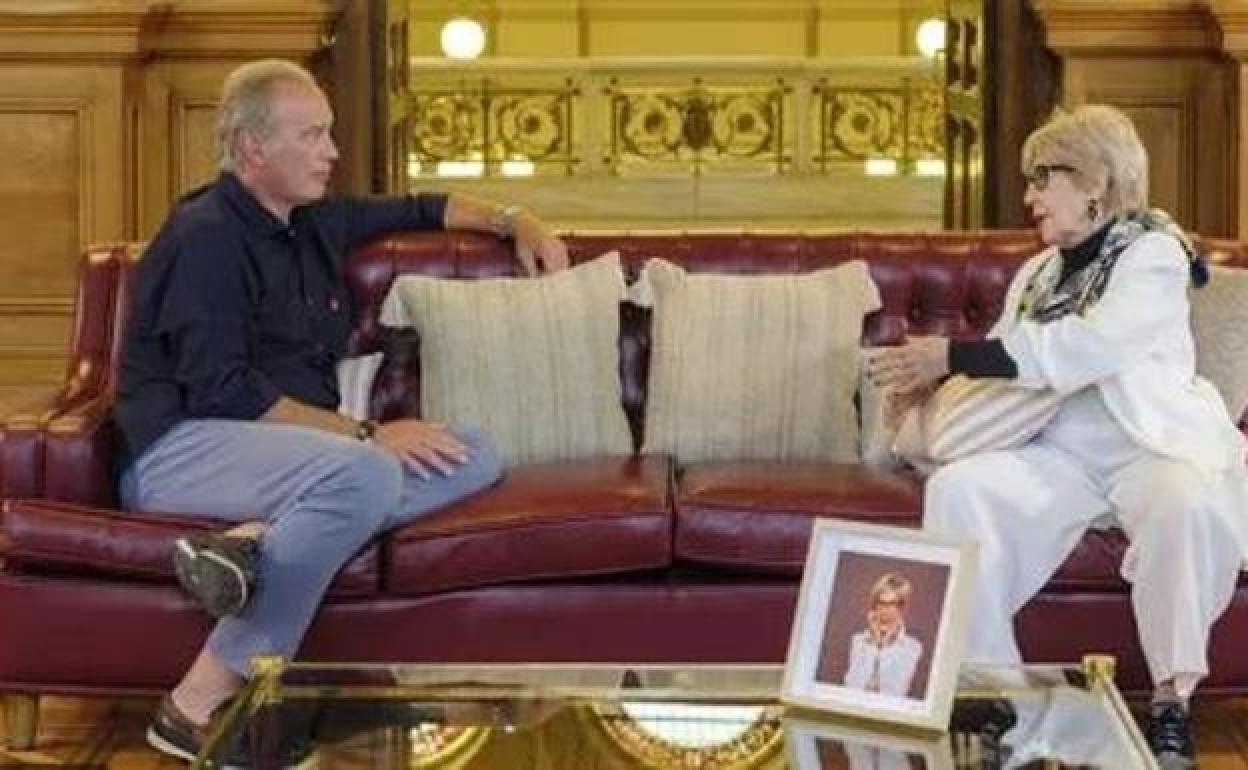 Concha Velasco le desvela acosos, chantajes y novios ocultos a Bertín Osborne