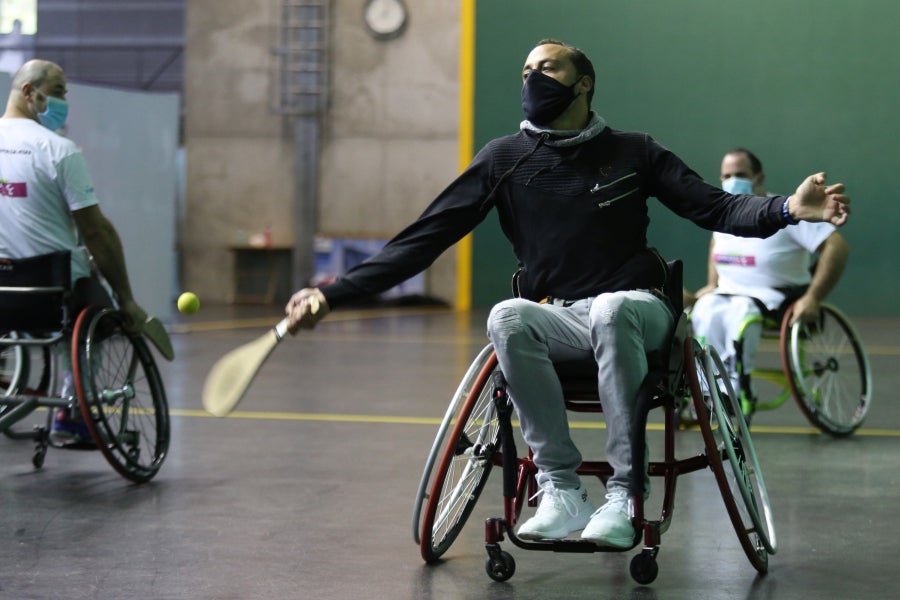 Errenteria ha acogido la final de pelota vasca adaptada, donde se han medido los jugadores clasificados el 4 de octubre en Bidania. 
