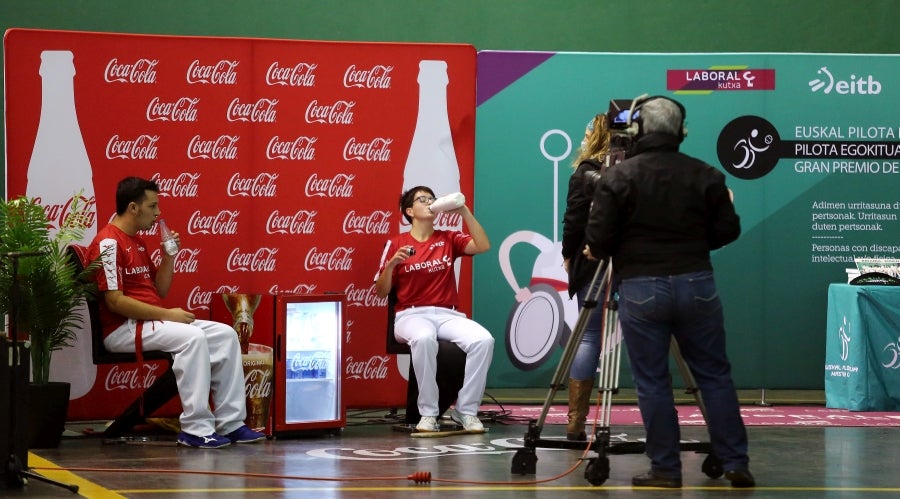 Errenteria ha acogido la final de pelota vasca adaptada, donde se han medido los jugadores clasificados el 4 de octubre en Bidania. 