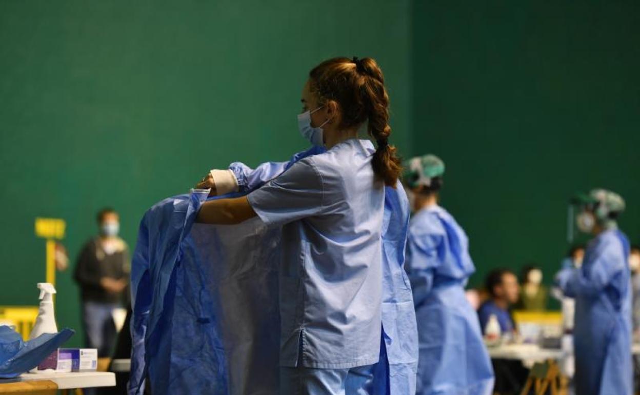 Una enfermera en el frontón de Azkoitia