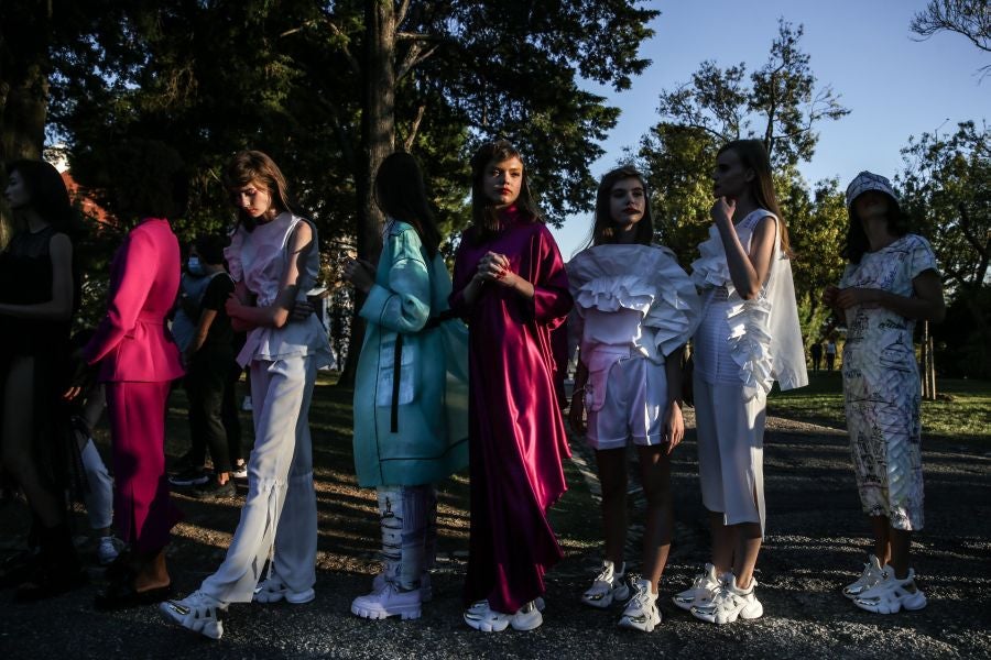 Hacer de la incertidumbre virtud ha llevado a los portugueses a eliminar por primera vez en su historia las referencias de estación, desaparecidas en favor de «las conversaciones que nuestros diseñadores sienten que deben mantenerse» en este momento, según la organización.