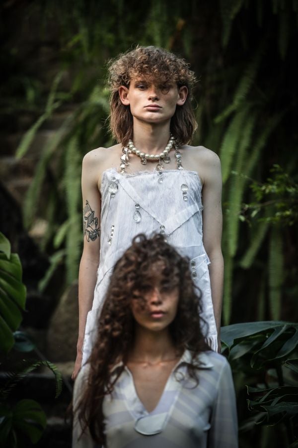 Hacer de la incertidumbre virtud ha llevado a los portugueses a eliminar por primera vez en su historia las referencias de estación, desaparecidas en favor de «las conversaciones que nuestros diseñadores sienten que deben mantenerse» en este momento, según la organización.