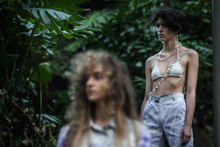 Hacer de la incertidumbre virtud ha llevado a los portugueses a eliminar por primera vez en su historia las referencias de estación, desaparecidas en favor de «las conversaciones que nuestros diseñadores sienten que deben mantenerse» en este momento, según la organización.