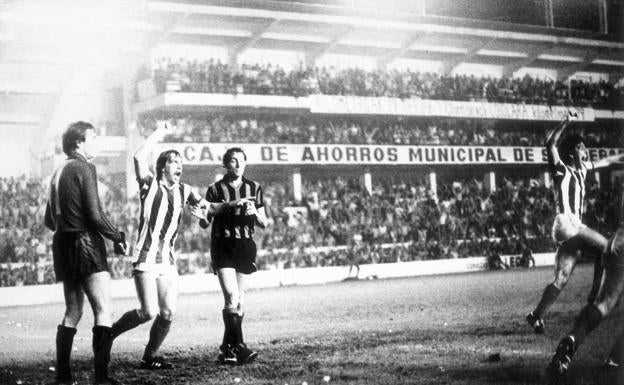 Idígoras y Diego celebran uno de los goles que anotó la Real ante el Inter en Atocha.