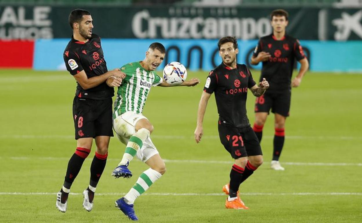 Betis - Real Sociedad: el arbitro Estrada Fernández tuvo decisiones valientes y a partir de ahí los jugadores del Betis se fueron del partido