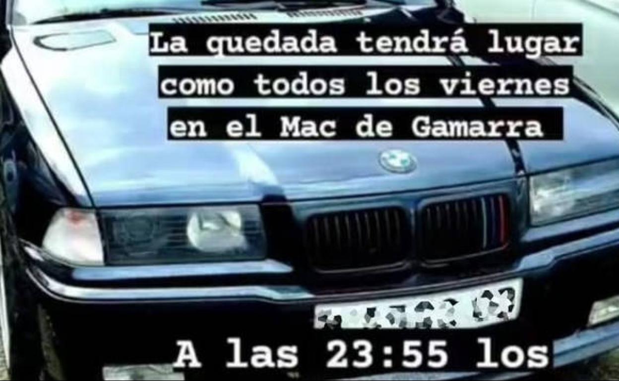 Cartel de la 'quedada' de coches en Urbasa.