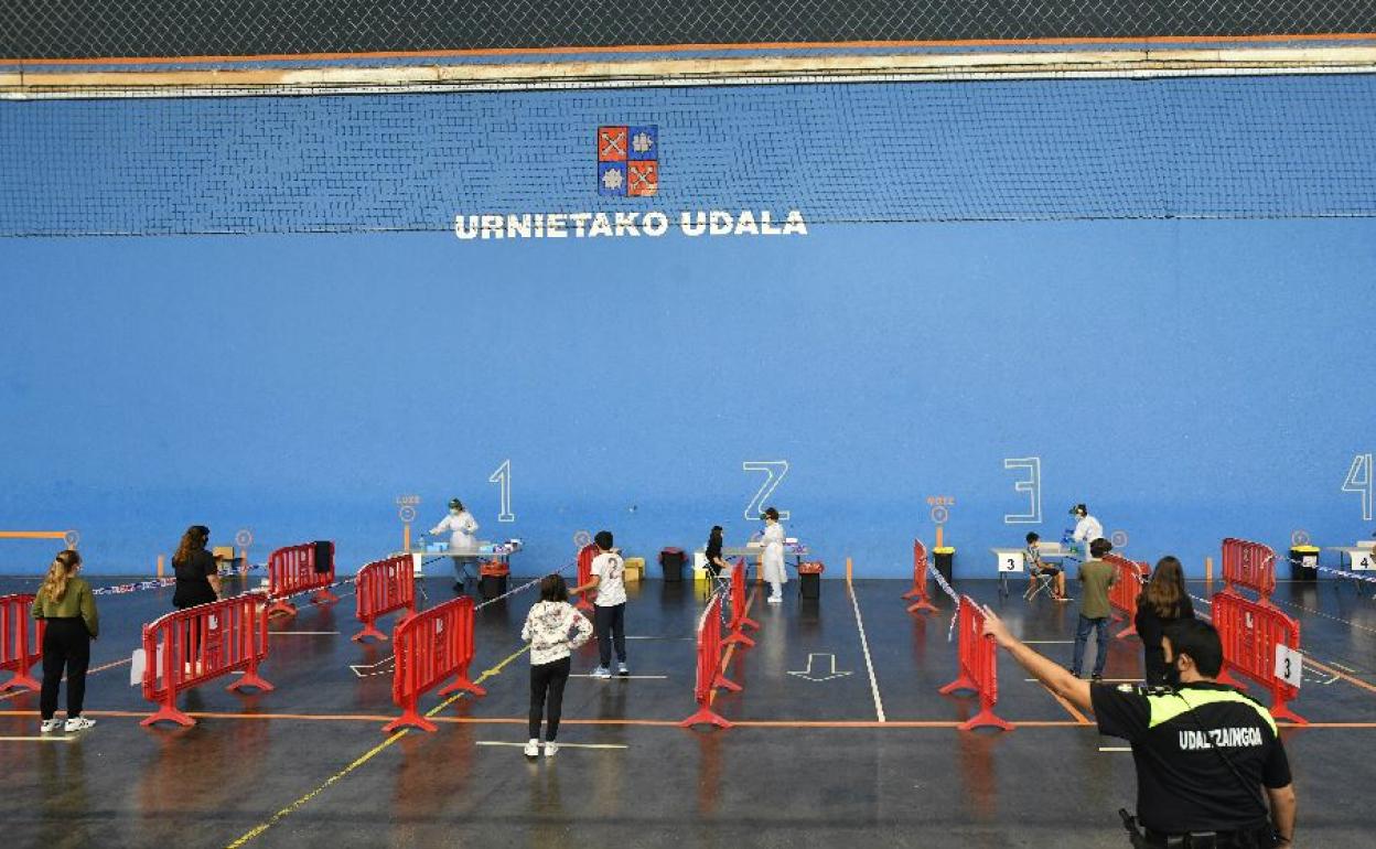 Las pruebas PCR en el frontón de Urnieta.