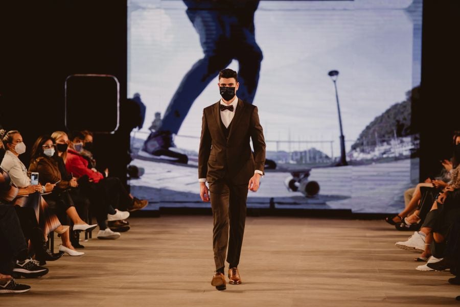 Un catalógo 2021 con propuestas para todo tipo de novios. La firma ha reunido propuestas para todo tipo de ceremonias, desde las más íntimas a las más sociales. La puesta en escena se ha complementado con los diseños de novia más destacados de la firma Yolanda Torres.