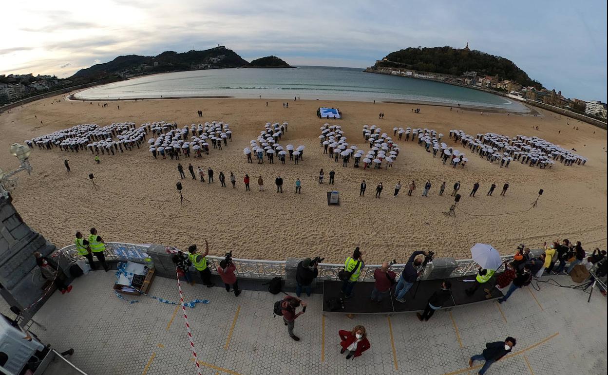 Mosaico en la playa de La Concha. 