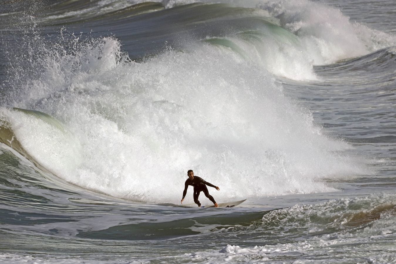Fotos: &#039;Epsilon&#039; provoca grandes olas en Donostia