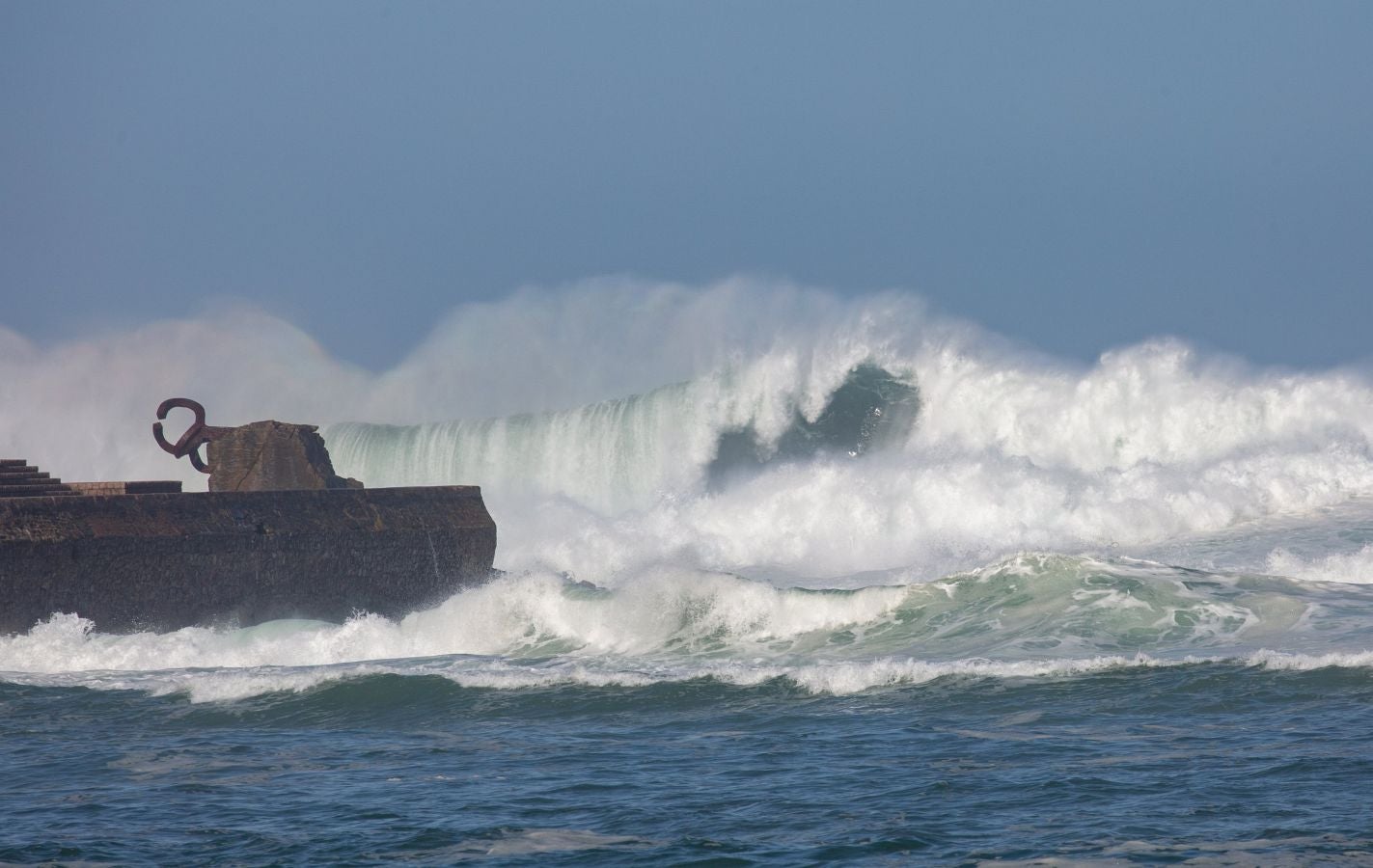 Fotos: &#039;Epsilon&#039; provoca grandes olas en Donostia
