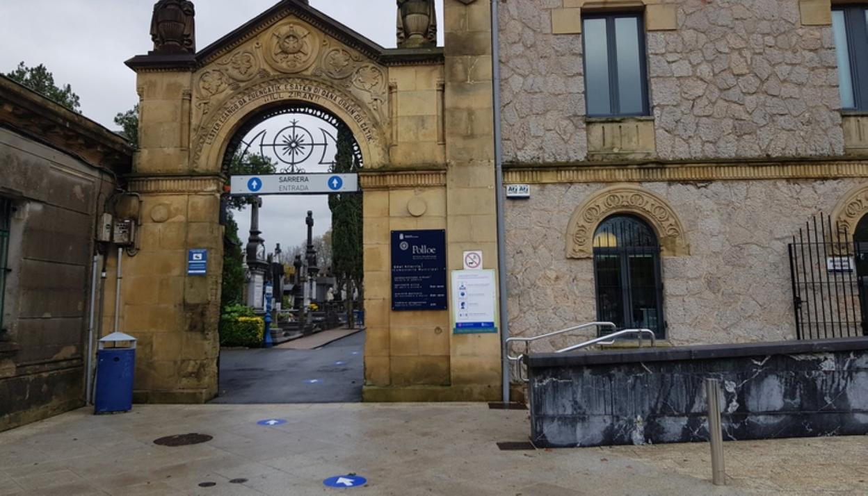 Se han marcado itinerarios de entrada y salida al cementerio. 