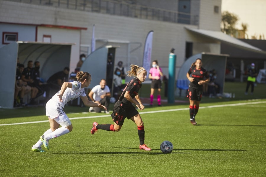 La Real Sociedad encajó este sábado su primera derrota liguera tras perder por la mínima en el feudo del Madrid CFF (1-0). El equipo dirigido por Natalia Arroyo no materializó sus oportunidades de gol y cayó en el Nuevo Matapiñonera ante el conjunto blanco, convertido en revelación: ha ganado tres de sus cuatro encuentros en este arranque y ha recibido tan solo un tanto. 