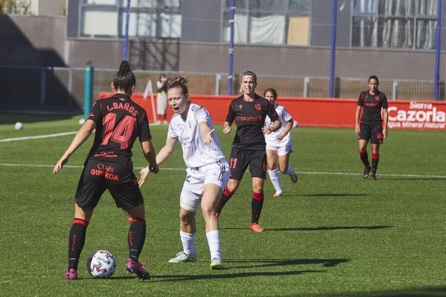 La Real Sociedad encajó este sábado su primera derrota liguera tras perder por la mínima en el feudo del Madrid CFF (1-0). El equipo dirigido por Natalia Arroyo no materializó sus oportunidades de gol y cayó en el Nuevo Matapiñonera ante el conjunto blanco, convertido en revelación: ha ganado tres de sus cuatro encuentros en este arranque y ha recibido tan solo un tanto. 