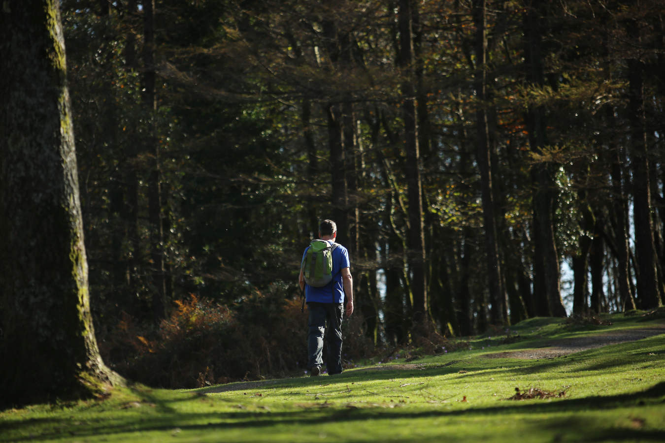 Los guipuzcoanos han aprovechado el buen tiempo para darse un paseo o hacer deporte el primer fin de semana de las nuevas medidas para combatir el Covid-19