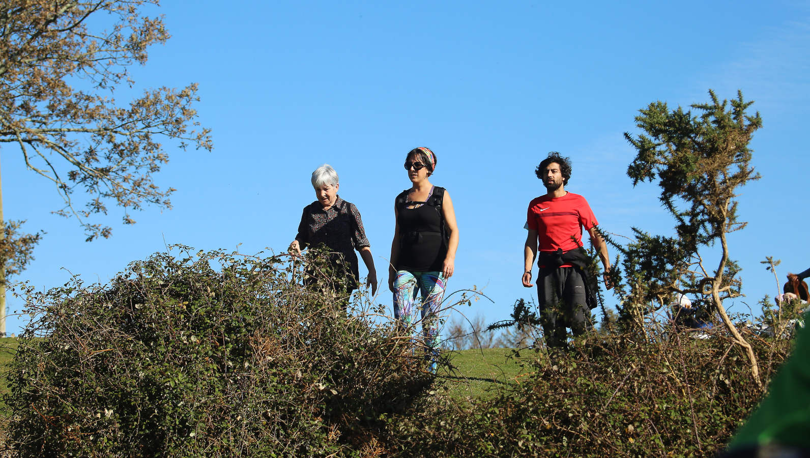 Los guipuzcoanos han aprovechado el buen tiempo para darse un paseo o hacer deporte el primer fin de semana de las nuevas medidas para combatir el Covid-19