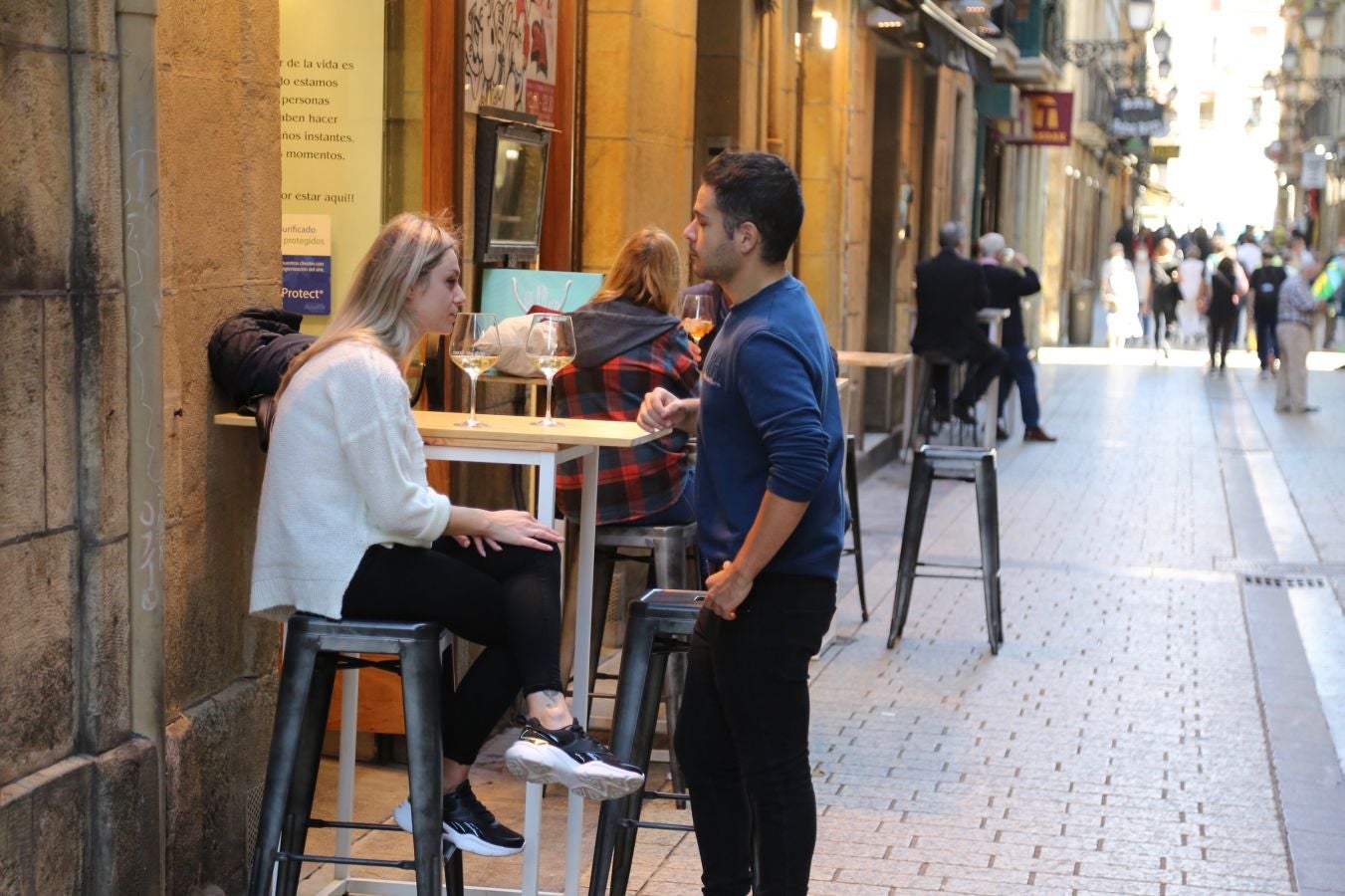 Los guipuzcoanos han aprovechado el buen tiempo para darse un paseo o hacer deporte el primer fin de semana de las nuevas medidas para combatir el Covid-19